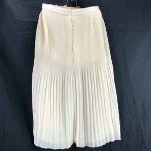 Pleated cream skirt